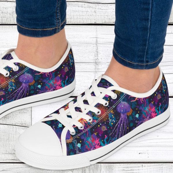 Women’s Low Top Sneakers, Jellyfish Pattern, Casual Lace-Up, Walking, Everyday Wear, Breathable Canvas, Low Top Shoes, Fun, Unique, Stylish